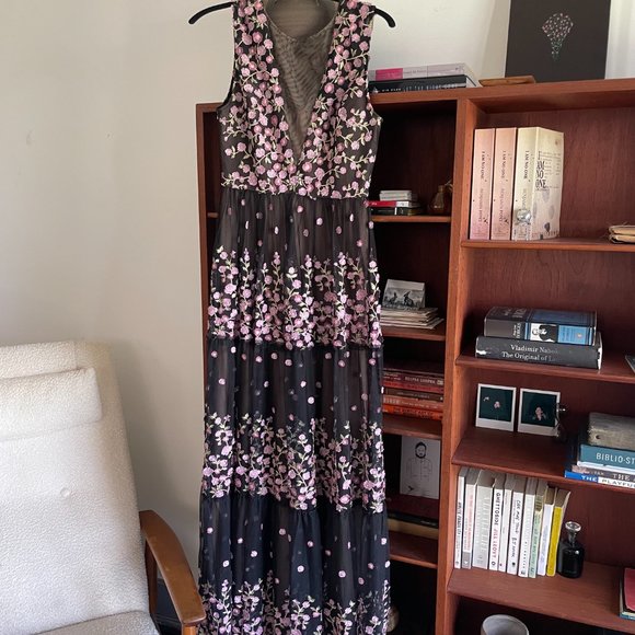 BCBG Size 2 Evening Dress in Black - Picture 6 of 12